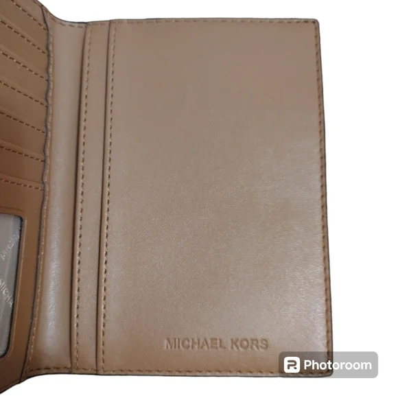 Michael Kors Passport Holder - Picture 4 of 5